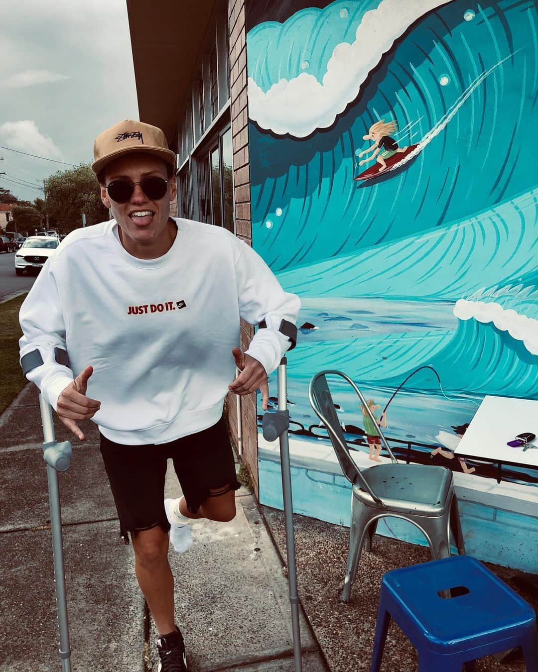 エミリー・バン エグモンドのインスタグラム：「Surgery went well , be back soon 🤙🏼⚽️」
