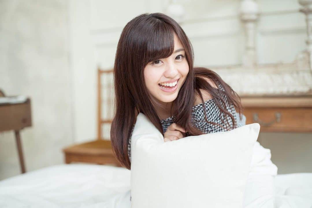 河村友歌のインスタグラム：「金曜日のおはよう。 8月ラストがんばろ〜！！！ (最近引きが多かったのでたまにはアップを) #撮影 #撮影データ#撮影モデル #ポートレート  #portrait #photo」
