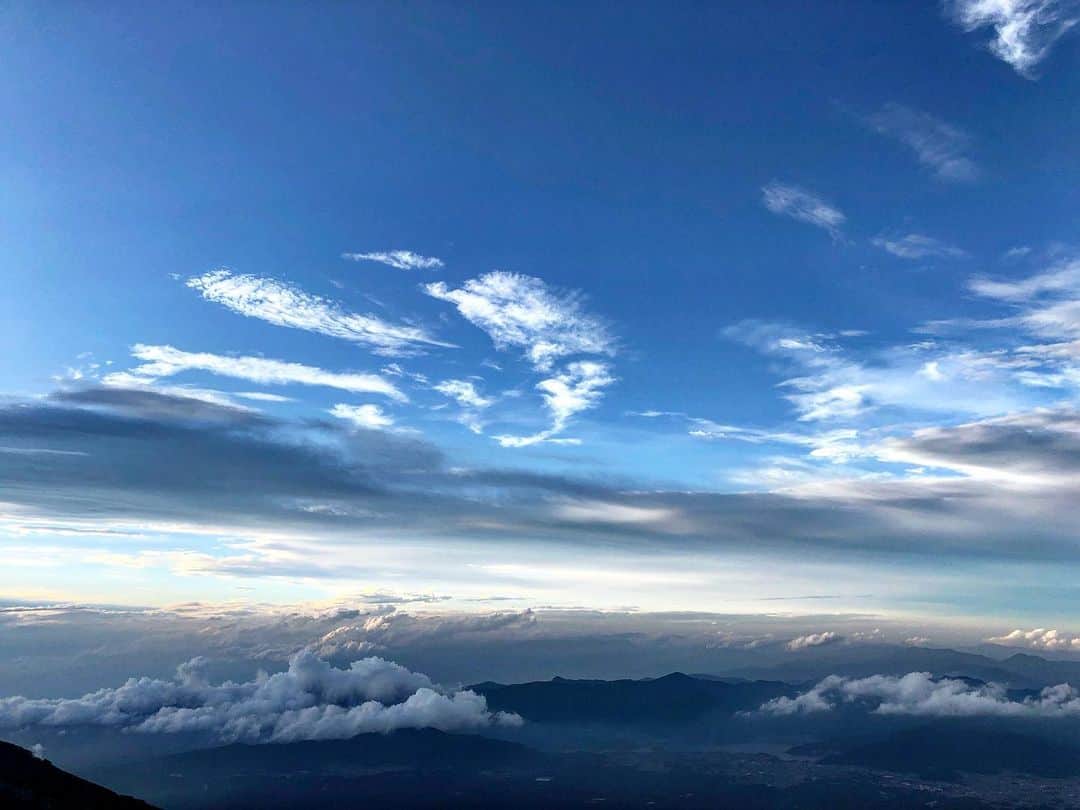 Masackさんのインスタグラム写真 - (MasackInstagram)「初富士登山。 天気悪くなって八合目で下山。  #富士山 #japan #fuji #mountain #二日酔いで #登山開始 #酸素薄くて #ビビった #高地トレーニングってすげー #大学の同期 #久々」8月30日 9時07分 - masackdrum