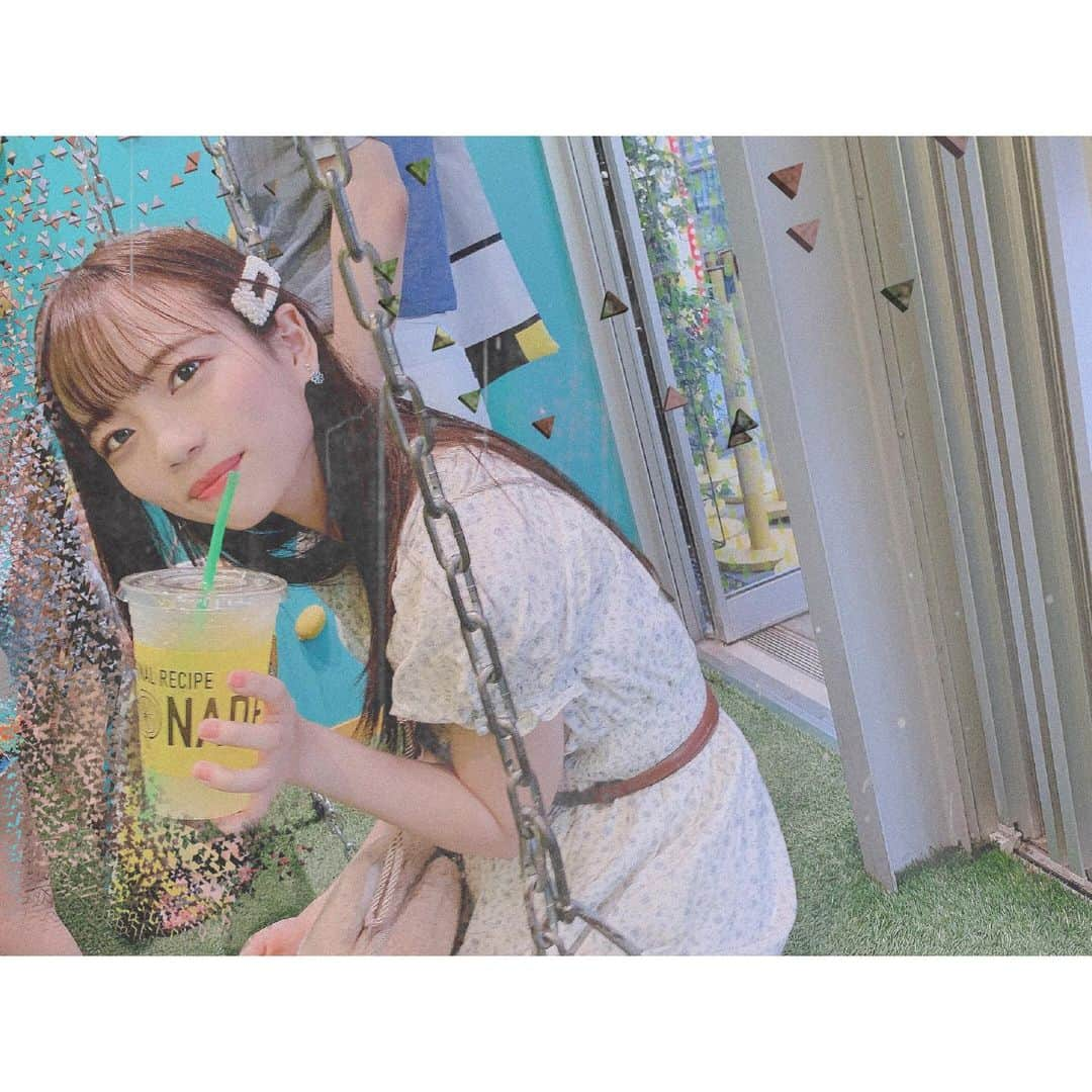 西満里奈さんのインスタグラム写真 - (西満里奈Instagram)「▹▸ . . 持ち方のクセっょぃ . . #レモネード」8月30日 9時14分 - 24marina_0116