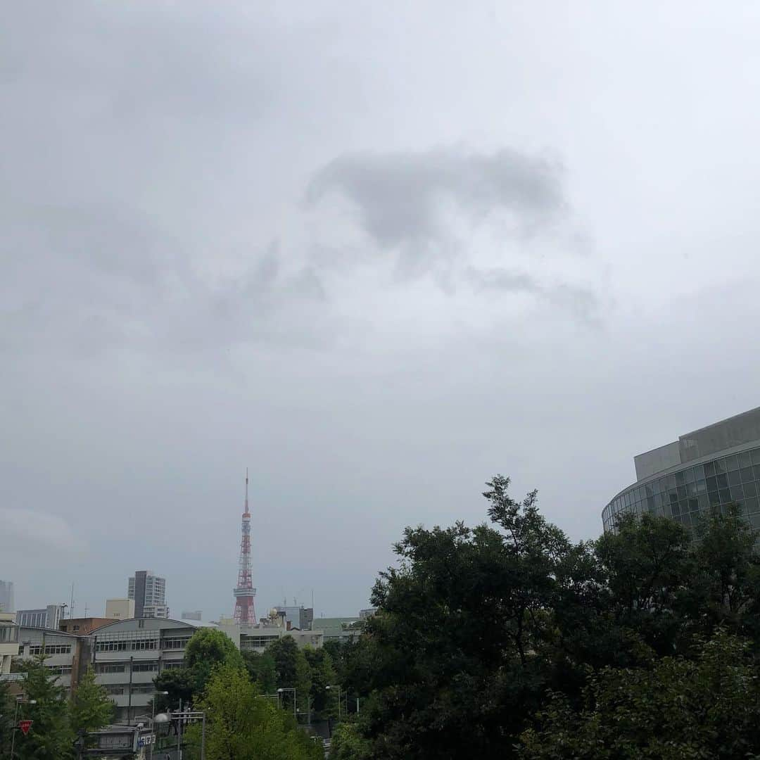 テレ朝newsさんのインスタグラム写真 - (テレ朝newsInstagram)「関東は、南部では朝と夕方以降に雨が降りやすく、北部は日中は雨となりそうです。気温はきょうも関東は真夏日となり、かなり蒸し暑くなりそうです。 #テレビ朝日 #テレ朝 #テレ朝news #ニュース #六本木 #japan #tokyo #roppongi #tvasahi #news #follow #フォロー #写真  #テレビ局 #動画ニュース #雨 #天気 #天気予報 #いまそら」8月30日 9時18分 - tv_asahi_news