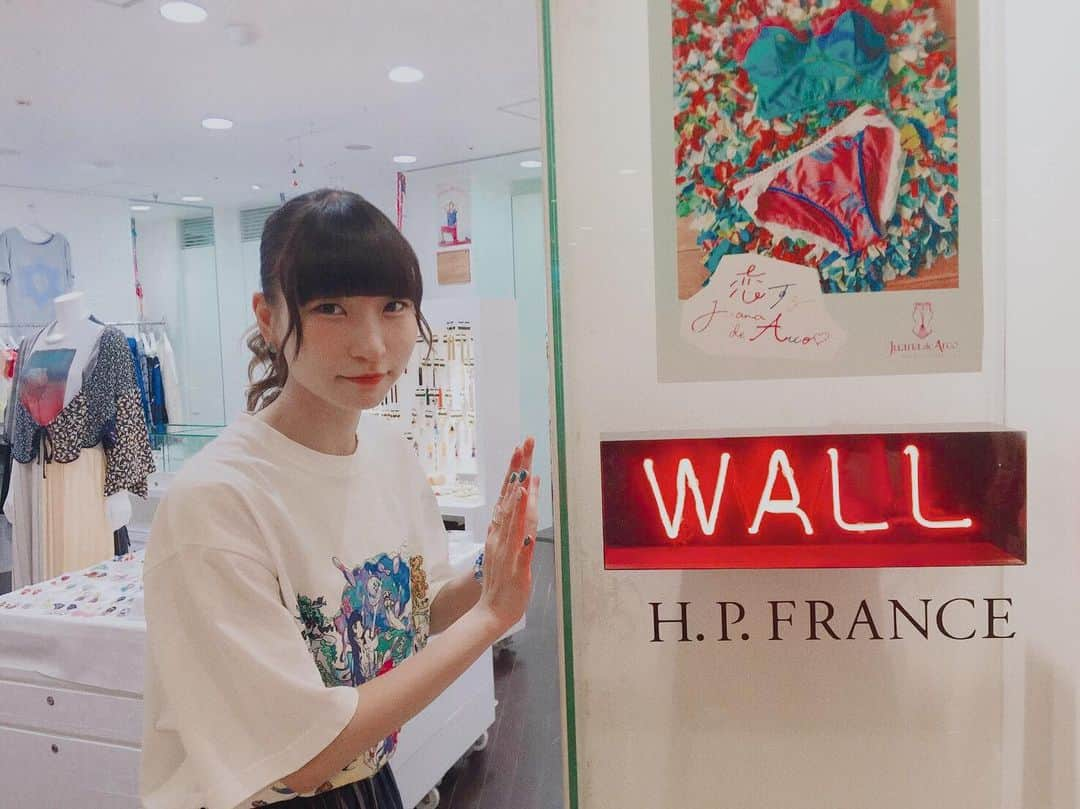 ピンキー！☆藤咲彩音さんのインスタグラム写真 - (ピンキー！☆藤咲彩音Instagram)「暖をとっています #wall #osaka #wall大阪 #特典会」8月30日 9時41分 - pinky_ayane