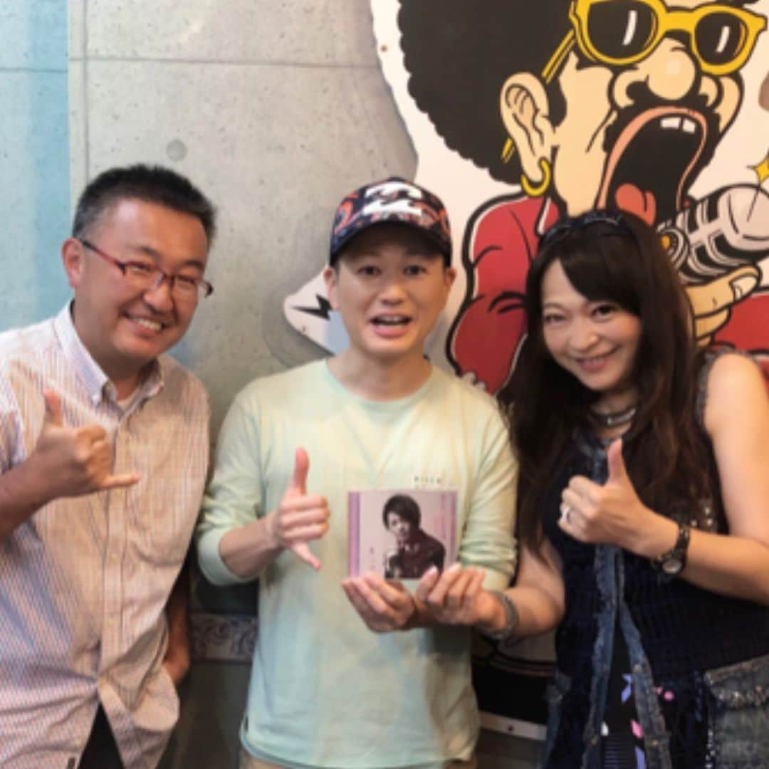 原めぐみさんのインスタグラム写真 - (原めぐみInstagram)「（原めぐみオフィシャル）5pcs  photos おはようございます❗️昨日のレインボータウンFM【原めぐみのEN❤︎JOYトーク】 ゲストはカジュアルな装いの蒼一心さん❣️新曲を披露されました✨そして、Jack Lowellさんの『歌う英語塾』は「見つめあう恋」を訳しながら英語のお勉強_φ(･_･  https://ameblo.jp/meguming5/entry-12513713389.html  #蒼一心  さん #原めぐみ ﻿ #レインボータウンfm ﻿ #原めぐみのenjoyトーク ﻿﻿ #酒井雅敏 ﻿ さん #Jack Lowell #見つめあう恋  #wallofsound  #生放送 ﻿ #サイマルラジオ ﻿ #一心  #80年代アイドル ﻿ #深川ギャザリア  #元アイドル﻿ #昭和アイドル ﻿ #歌番組 ﻿ #singer ﻿﻿﻿﻿﻿ #japanesesinger ﻿﻿﻿﻿ #japaneseactor﻿﻿﻿ #megumihara﻿﻿﻿﻿ #インフルエンサー ﻿﻿﻿﻿ #インスタ映え ﻿﻿﻿﻿ #インスタグラマー ﻿﻿﻿﻿ #いいねありがとう ﻿﻿﻿﻿ #フォロー ﻿﻿﻿﻿ @meguming.h」8月30日 9時45分 - meguming.h