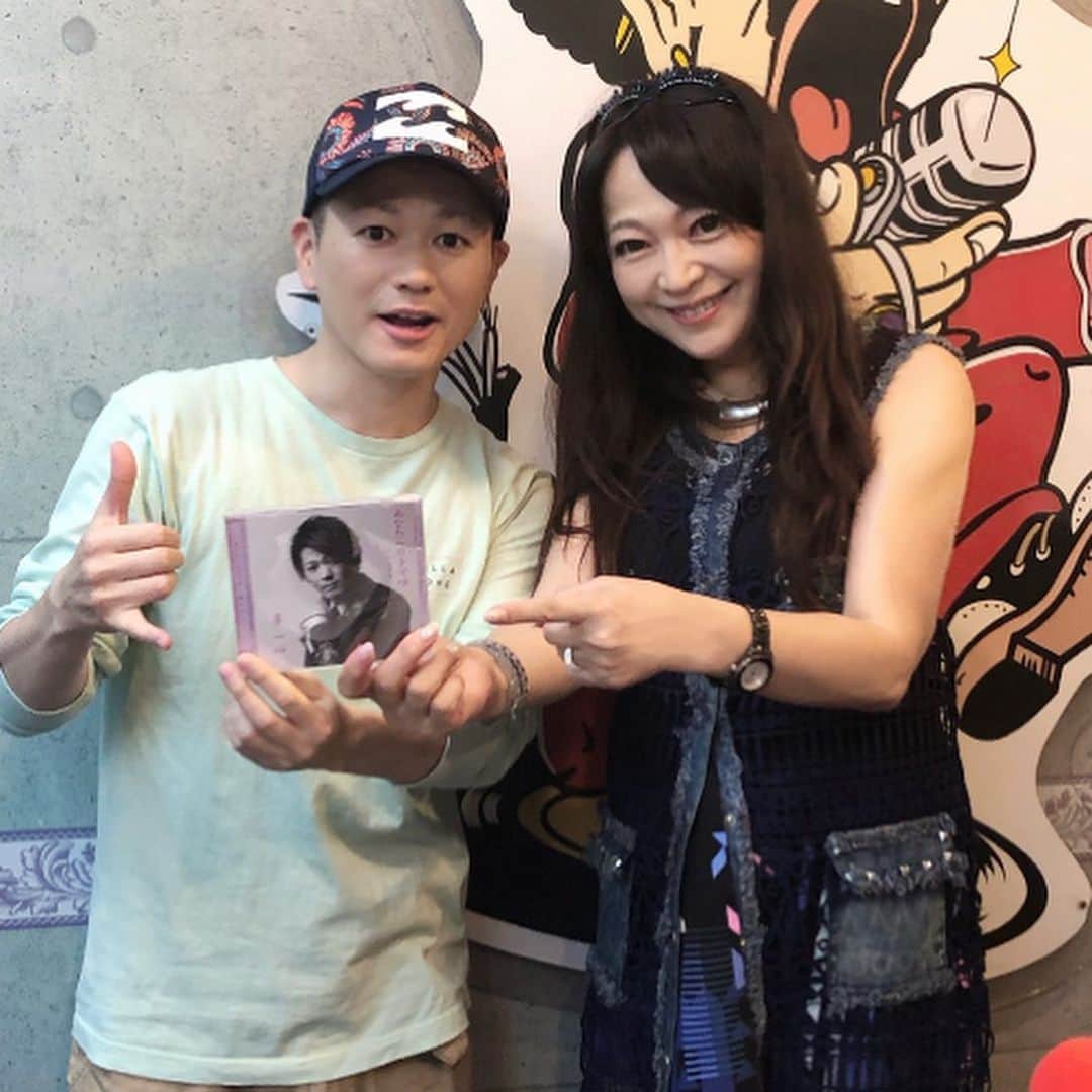 原めぐみさんのインスタグラム写真 - (原めぐみInstagram)「（原めぐみオフィシャル）5pcs  photos おはようございます❗️昨日のレインボータウンFM【原めぐみのEN❤︎JOYトーク】 ゲストはカジュアルな装いの蒼一心さん❣️新曲を披露されました✨そして、Jack Lowellさんの『歌う英語塾』は「見つめあう恋」を訳しながら英語のお勉強_φ(･_･  https://ameblo.jp/meguming5/entry-12513713389.html  #蒼一心  さん #原めぐみ ﻿ #レインボータウンfm ﻿ #原めぐみのenjoyトーク ﻿﻿ #酒井雅敏 ﻿ さん #Jack Lowell #見つめあう恋  #wallofsound  #生放送 ﻿ #サイマルラジオ ﻿ #一心  #80年代アイドル ﻿ #深川ギャザリア  #元アイドル﻿ #昭和アイドル ﻿ #歌番組 ﻿ #singer ﻿﻿﻿﻿﻿ #japanesesinger ﻿﻿﻿﻿ #japaneseactor﻿﻿﻿ #megumihara﻿﻿﻿﻿ #インフルエンサー ﻿﻿﻿﻿ #インスタ映え ﻿﻿﻿﻿ #インスタグラマー ﻿﻿﻿﻿ #いいねありがとう ﻿﻿﻿﻿ #フォロー ﻿﻿﻿﻿ @meguming.h」8月30日 9時45分 - meguming.h