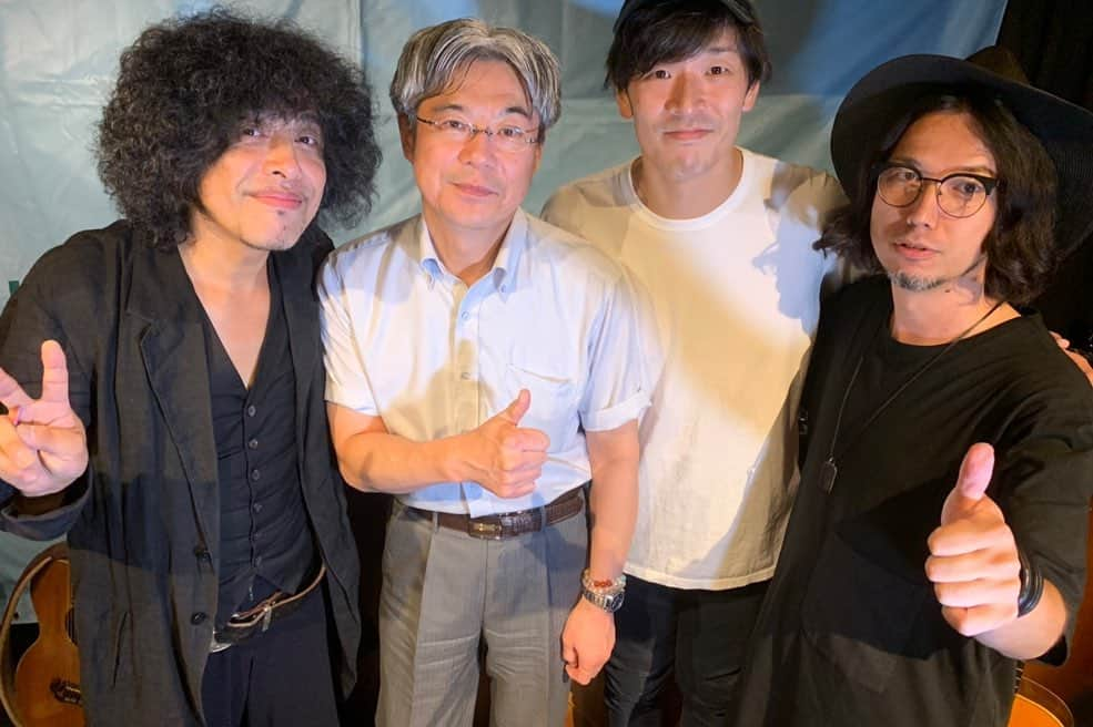 荒井岳史さんのインスタグラム写真 - (荒井岳史Instagram)「LIVE for NIPPON Vol.99に呼んで頂きました。 エクソル鈴木社長とタイジさん、ジョーさんのトークセッションも興味深く面白かったです。 タイジさんのライブは言わずもがなの最高の歌と演奏でした。  中津川も更に楽しみになってきました！ ありがとうございました！  #佐藤タイジ #ジョー横溝 #株式会社エクソル #鈴木伸一 #荒井岳史 📷:平野大輔 (1枚目)」8月30日 10時07分 - takeshi_arai