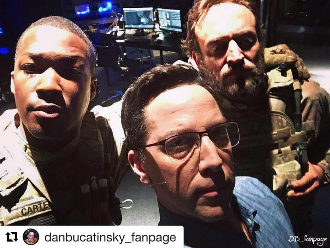 ダン・ブカティンスキーさんのインスタグラム写真 - (ダン・ブカティンスキーInstagram)「#tbt. Miss the whole @24onfox #24legacy gang! #regram #Repost @danbucatinsky_fanpage with @get_repost ・・・ #TBT - 24: Legacy - Charlie Hofheimer, Corey Hawkins & Dan Bucatinsky 👨🏻‍💻❤️ . . . #throwbackthursday #24legacy #fox #bts #selfie #boys #charliehofheimer #bengrimes #coreyhawkins #ericcarter #danbucatinsky #gay #superhero #smart #andyshalowitz #ctu」8月30日 10時17分 - danbucatinsky