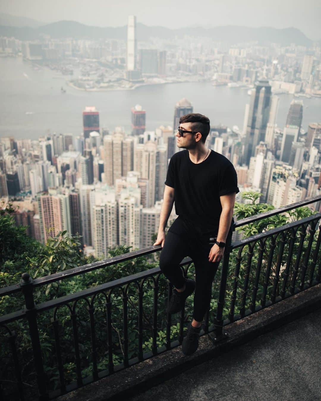 ブラウさんのインスタグラム写真 - (ブラウInstagram)「Hong Kong is an incredible, magical place! I love this city 🇭🇰 📷 @nickmarfing」8月30日 10時40分 - 3lau