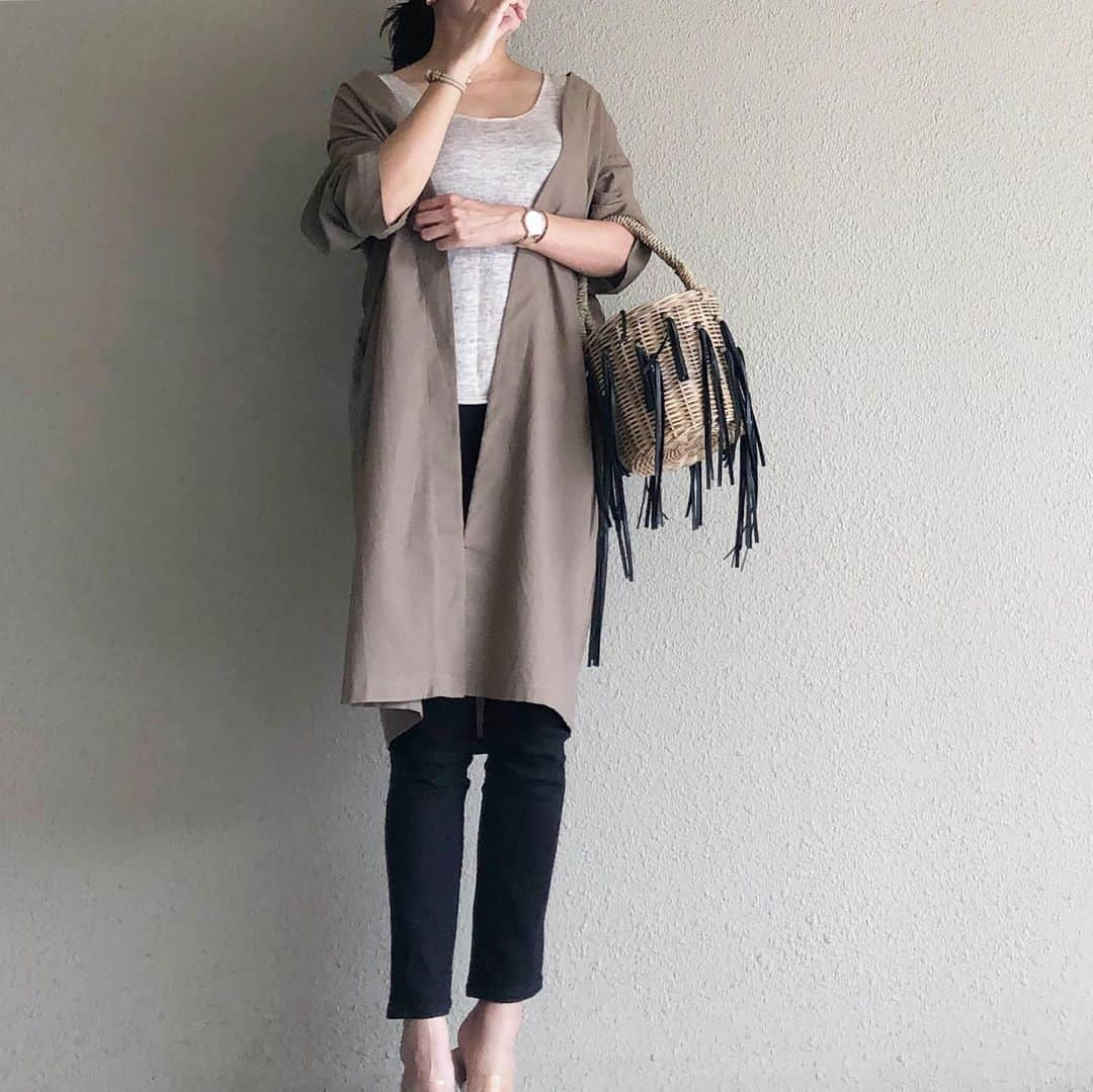 saaaay_kさんのインスタグラム写真 - (saaaay_kInstagram)「2019.08.30 coordinate♡ ライトアウターを取り入れてすこしだけ秋気分🍂 ・ ・ このガウンコットン素材だしすっごく軽くて 今の時期にぴったりなアイテムです✨ @fifth_store #fifth#fifthtl#フィフス ・ ・ ボタンやベルトなど一切の装飾がない所も シンプルに着られて好きな感じ👌 #コットンノーカラーガウン ▷▷▷30%offでしたよ！ ・ ・ #高身長コーデ#パンツコーデ#パンツ#カジュアル #トレンド#クール」8月30日 10時52分 - saaaay_k