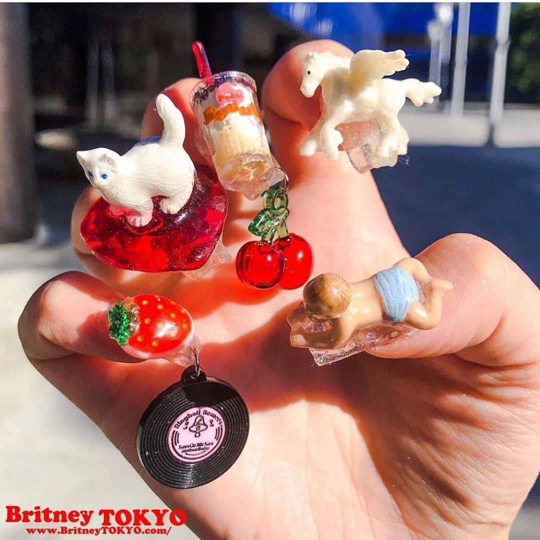 Britney TOKYOさんのインスタグラム写真 - (Britney TOKYOInstagram)「😻❤️🦄🍒🍼 @alicealice916  #nailart #nails #britneytokyo #ネイル」8月30日 11時02分 - britneytokyo