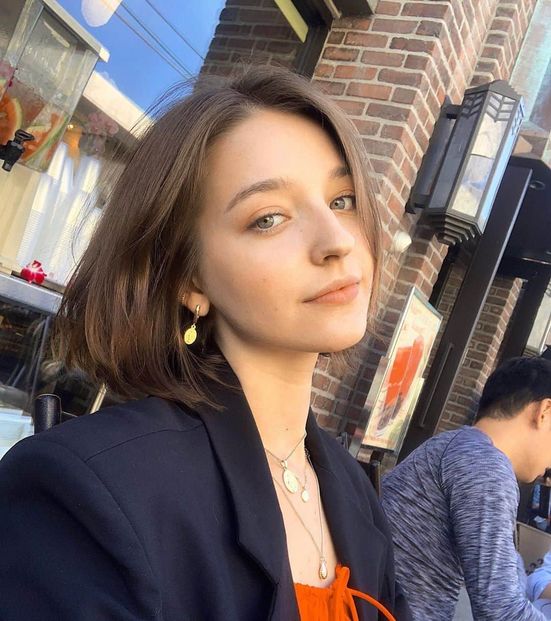 アンジェリーナ・ダニロヴァさんのインスタグラム写真 - (アンジェリーナ・ダニロヴァInstagram)「Just another Russian in the Urth Caffe with her almond latte.」8月30日 11時14分 - angelinadanilova