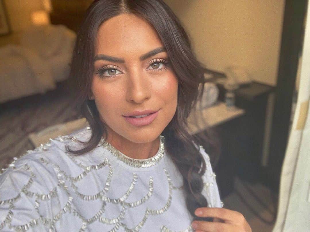 Ana Brenda Contrerasのインスタグラム：「A: “ todos estamos locos “ E: “si pero nuestras locuras concuerdan”  G: ☺️ Gracias por bonitearme ayer @erickmorenohair @ger_parra」