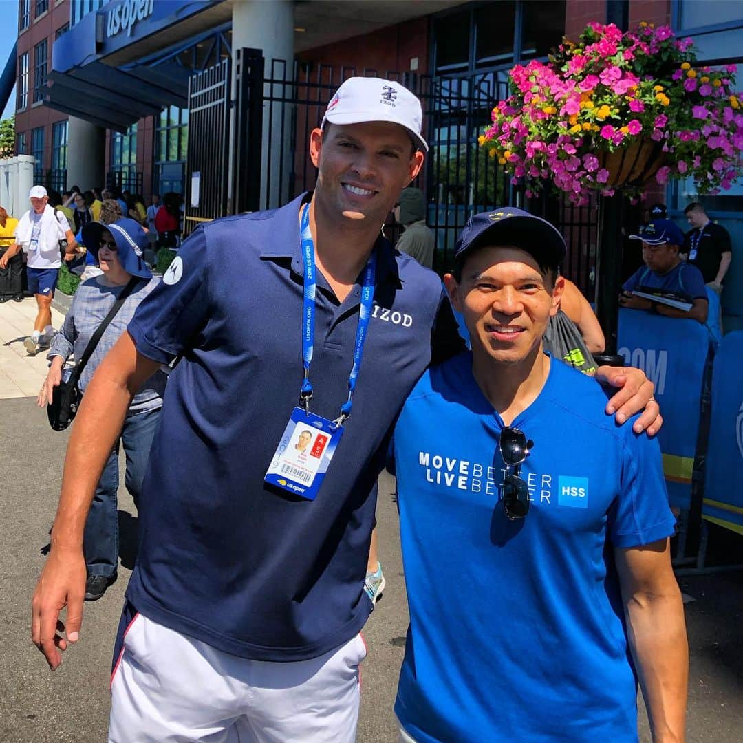 ブライアン兄弟さんのインスタグラム写真 - (ブライアン兄弟Instagram)「1 year post-op chat with my maestro hip surgeon, @edwinsumd. Thanks for helping get back to the show. @usopen」8月30日 11時12分 - bryanbros