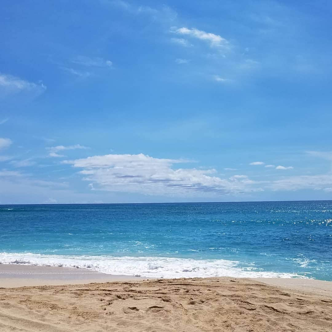 小錦千絵（TAUPOU）さんのインスタグラム写真 - (小錦千絵（TAUPOU）Instagram)「Maili Beach Park🏖️ 最高のビーチ🌊🐚⚓ #ビーチ #beach  #mailibeachpark  #maili  #konishikishouse  #konishiki夫婦」8月30日 11時27分 - taupou52