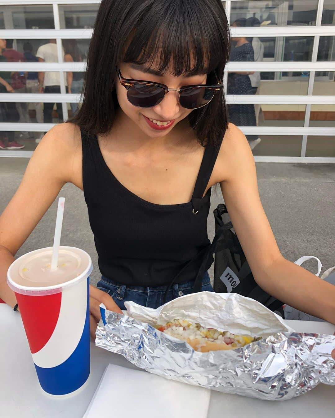 鈴木海那さんのインスタグラム写真 - (鈴木海那Instagram)「COSTCO luv💘💘 ホットドッグ🌭ドリンク🥤で180円のランチ😋  #COSTCO #コストコ #costco幕張 #幕張 #lunch #lunchtime #ランチ #ホットドッグ #ドリンク #なっちゃんオレンジ #コスパ最高 #コスパ最強 #180円 #ootd #今日のコーデ #コーデ #moussy #moussysnap #asymmetryタンクトップ #uniqlo #uniqlojeans #gu #hm #サングラス #夏 #夏休み #夏休み日記」8月30日 11時42分 - suzuki_miina