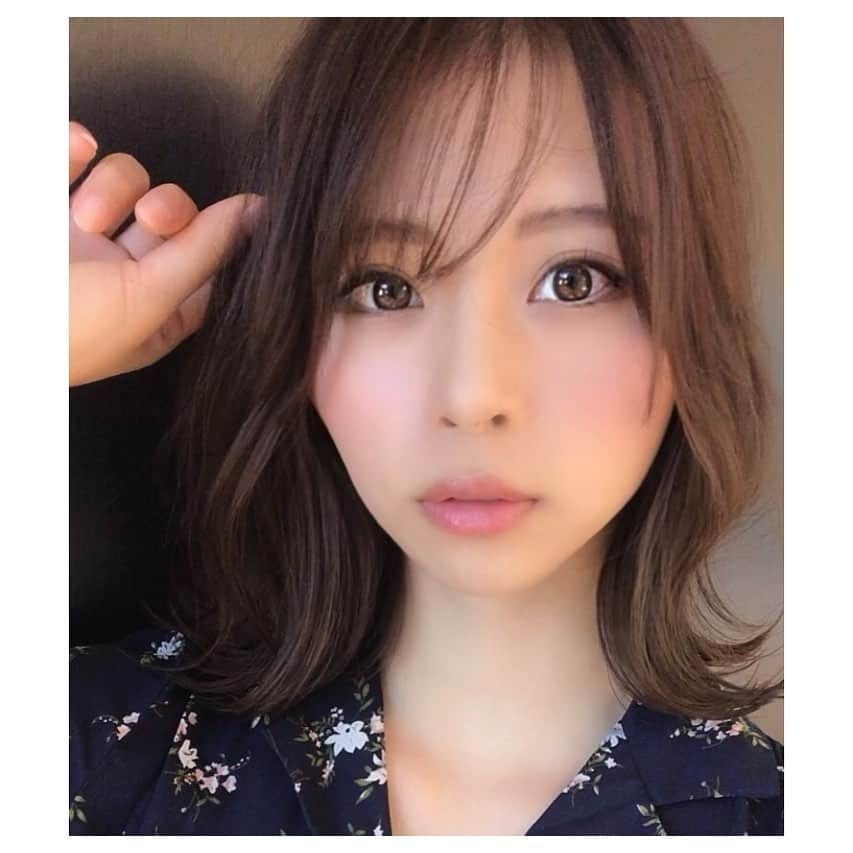 山本成美さんのインスタグラム写真 - (山本成美Instagram)「. いつものSでピーリングとレブライト😊 レブライトすると肌の調子良くなる❤︎ . オデコの荒れもだいぶ良くなってきた！ あともうちょっと😢 . 今日は美容ハシゴ旅〜いってきます♪♪ . . . #エスビューティークリニック  #渋谷美容クリニック #渋谷 #レーザー治療 #美容 #レブライト #セルトーン #セルライト潰し #ピーリング #美肌 #美活 #女医 #肌ケア #ダイエット #痩せたい #脚やせ #肌荒れ改善 #sbeautyclinic #sibuya #beauty #face #instabeauty #lifestyle #me #diet」8月30日 11時46分 - narumi_vivi