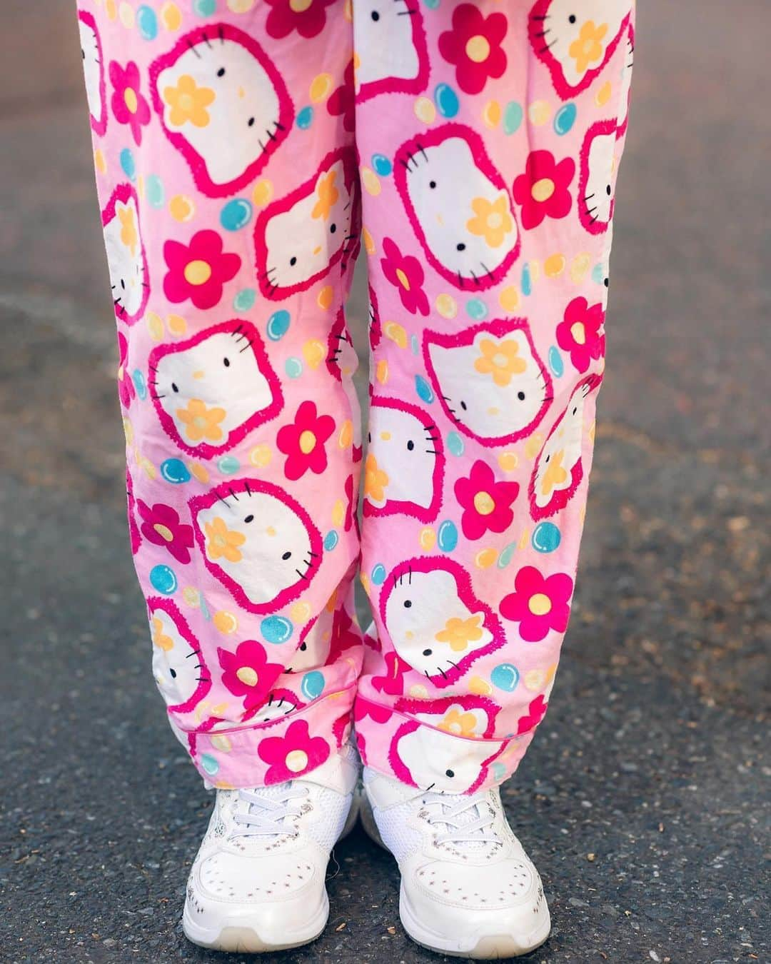 Harajuku Japanさんのインスタグラム写真 - (Harajuku JapanInstagram)「Tokyo resale shop staffer Kari (@ka_ri_1226) on the street in Harajuku wearing a Hello Kitty themed outfit with a KIKI2 Koenji (@kiki2kawaii) Kitty top and Kitty pants from San-biki no Koneko, a Spinns Kitty t-shirt, kawaii accessories, and Syunsoku sneakers.」8月30日 17時15分 - tokyofashion