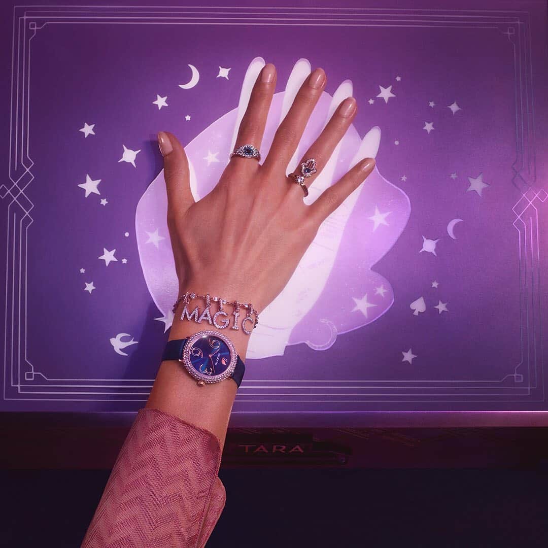 のインスタグラム：「Make every day magic with the new Fall Collection. #TarotMagic #TaraSpeaks #SwarovskiRing #SwarovskiBracelet #SwarovskiWatch」