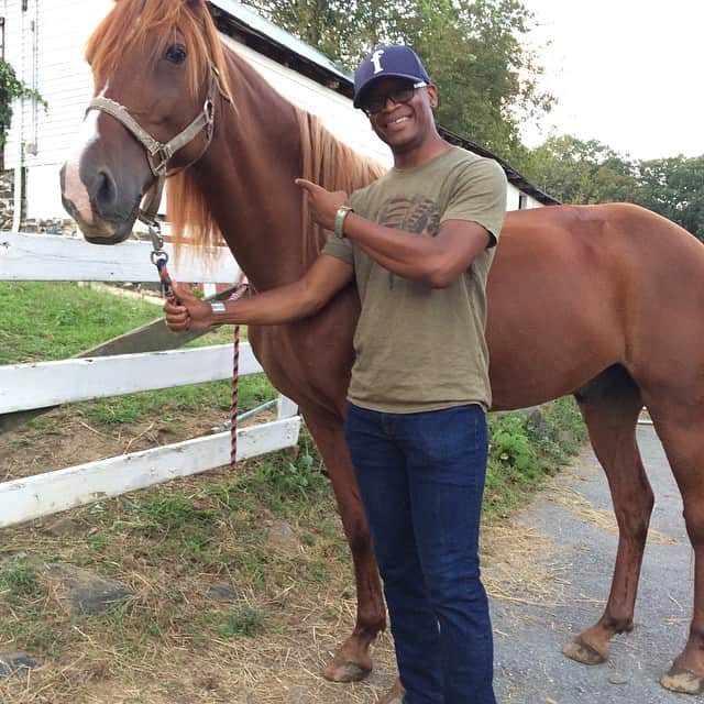 ラリー・ギリアード・Jrさんのインスタグラム写真 - (ラリー・ギリアード・JrInstagram)「Horseback riding with the kids today!!! Think I might start doing this more often! Thank you Lexi @tlexr44wr for introducing us to @thecityranch.inc #summertimefun #horses #horsebackriding #mybmore #2019 @jadon_gilliard @michaela_jolie Wish @michelleparessofficial was with us!!!! 🏇🏾🏇🏾🏇🏾🏇🏾Hey @the_decorating__queen guess what my horse’s name is...”HOLLYWOOD!” Fitting! Lol! @filipacchi_co」8月30日 12時05分 - thereallgjr