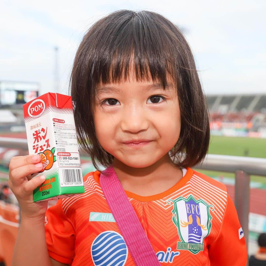 サッカーキングさんのインスタグラム写真 - (サッカーキングInstagram)「. 愛媛といえば…🍊 （2019.08.25） . 📷Photo by J.LEAGUE/Jリーグ . #愛媛FC #EhimeFC #Ehime #ポンジュース #POMジュース #みかん #オレンジ #ジュース #🍹 #🍊 #コトシハJガハンパナイ #明治安田生命J2リーグ #Jリーグ #JLeague #J撮り #J2 #football #サッカーキング #⚽️ #サッカー」8月30日 12時02分 - soccerkingjp