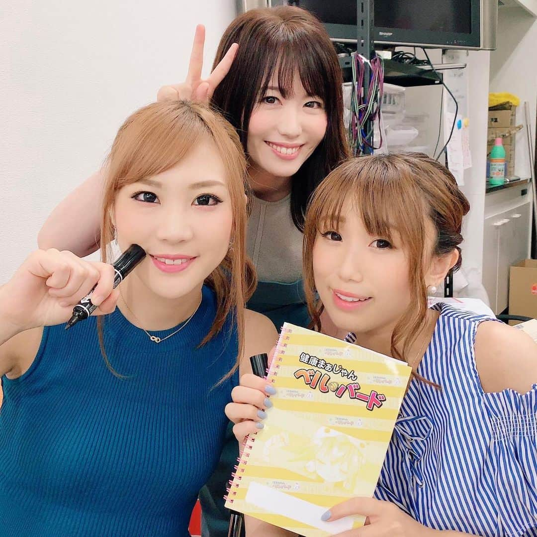 足木優さんのインスタグラム写真 - (足木優Instagram)「7/15❤︎ベルバードオフ会 あいみん、あさみん👯‍♀️❤️❤️ 笑いすぎて腹筋割れた！！笑  オフ会前の男気じゃんけんはあいみんの負けー！🤣🤣🤣 #ベルバードオフ会 #上野あいみ #大島麻美 #トリオ #麻雀 #あっち向いてホイ #笑いの神様こんにちは」8月30日 12時05分 - ashikiyuu