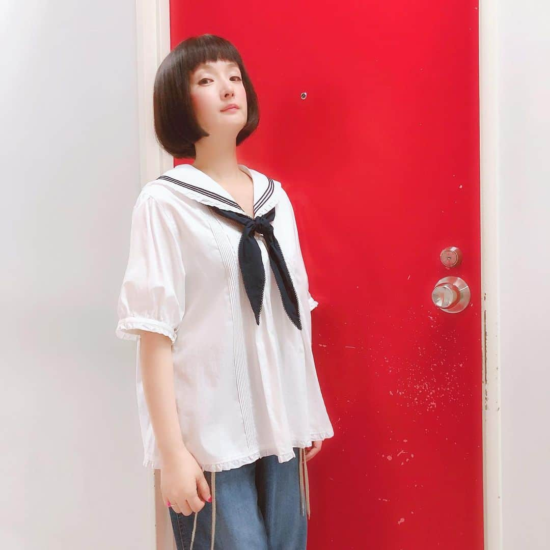 千秋さんのインスタグラム写真 - (千秋Instagram)「セーラーな服、大好き⚓️🚢 1984年頃に爆発的に流行って、みんな着てた記憶。 この服は、買い取りしたいくらいパーフェクトな作り💯💕 #セーラーカラー #セーラー #pinkhouse #ピンクハウス #セーラー服 #abc @pinkhouse_press」8月30日 12時15分 - chiaki77777