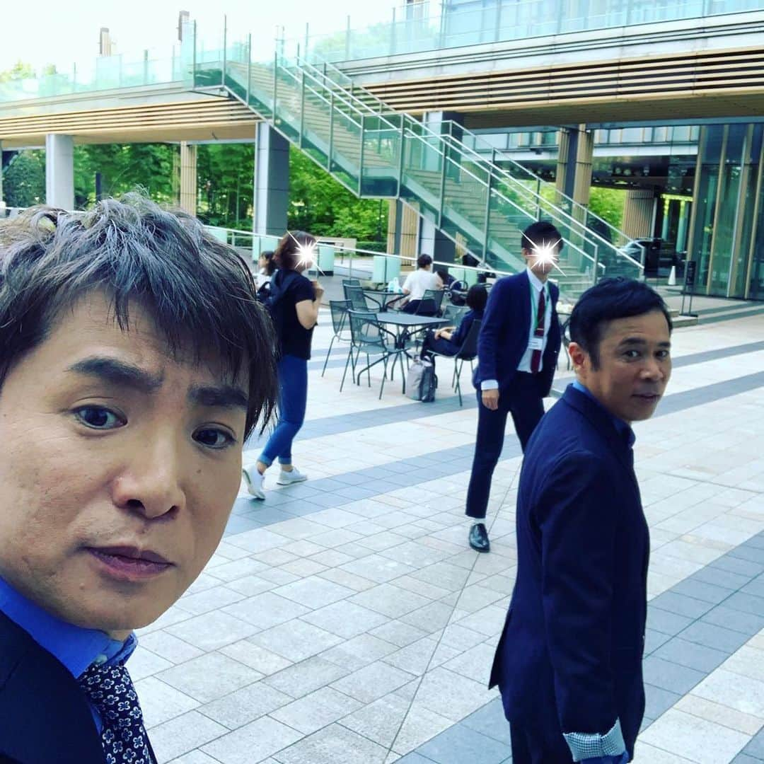 濱口優さんのインスタグラム写真 - (濱口優Instagram)「#ゆっくり話しょうか #なんであの場で言うた #おい #おいって #薄毛治療兄弟 #笑顔になれますよ」8月30日 12時10分 - hamaguchi_masaru