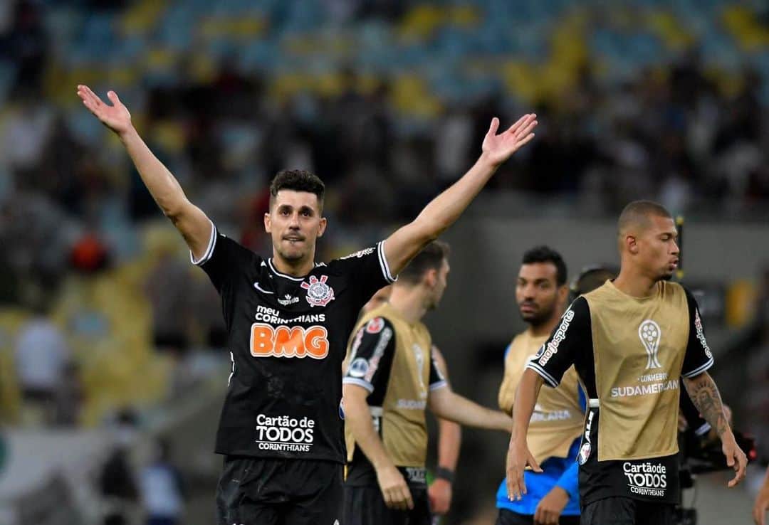 ダニーロ・フェルナンド・アベラールのインスタグラム：「Vaaaamos! 👊🏼👊🏼 Parabéns a todos pela dedicação! Seguimos na batalha! #VaiCorinthians」