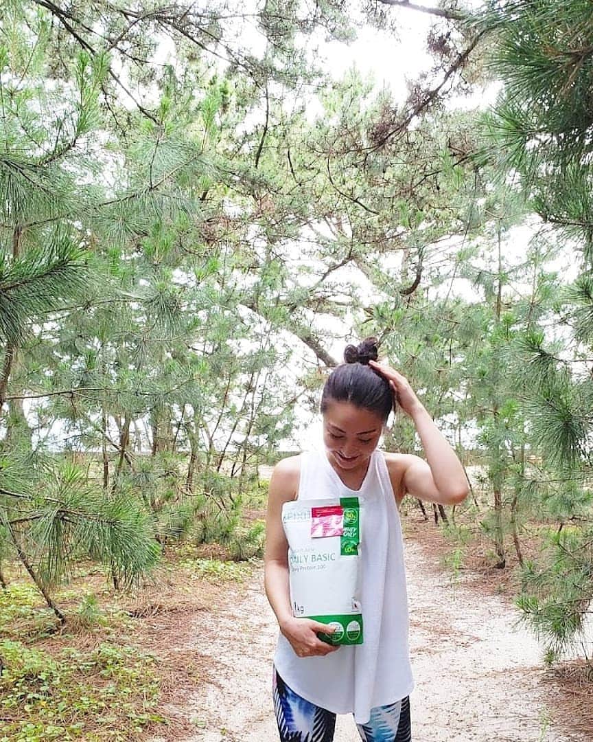 Hiromi Tomiiさんのインスタグラム写真 - (Hiromi TomiiInstagram)「. . #プロテイン女子　始めました＼(^-^)／ . . . @fixit.japan  いろんな味があるよん😉 . . 9月4日0時から23:59の限定で、Amazonセール . プロテイン、BCAAが全て30%OFF！！ 🌸DAILY BASIC　ホエイプロテイン　1kg(各種） 通常2,980円→2,086円 🌸DAILY BASIC Plus　ホエイプロテイン　1kg(チョコ） 通常4,680円→3,276円 🌸THINK SIMPLE　ホエイプロテイン　1kg WPI (プレーン） 通常3,780円→2,646円 🌸THINK SIMPLE　ホエイプロテイン　1kg WPC (プレーン） 通常2,580円→1,806円 🌸BCAA+GLUTAMINE 200g （グリーンアップル） 通常2,480円→1,736円 . . . . #プロテイン#筋トレ女子と繋がりたい#ボディメイク女子#痩せたいけど食べたい #ルーシーダットン　 #ヨガ#yoga  #ヨガインストラクター#ルーシーダットンインストラクター #ウエア#ヨガウエア #ヨガ好きな人と繋がりたい#ヨガライフ #ランニング .  #outfit#ootd#fashion#コーデ#きょコ #fashion  #lookbook #wiwt #whatiwore #pr . . #sea#sealover#seabreeze#sunsandsea」8月30日 12時47分 - hiromi.tomii