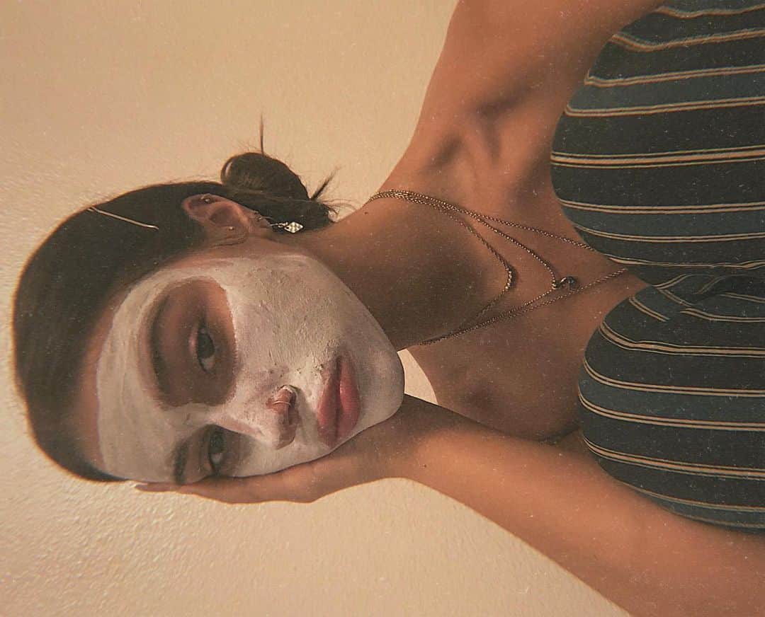 KAYLA SHEAさんのインスタグラム写真 - (KAYLA SHEAInstagram)「pretty sure face masks don’t do a fkn thing. still gonna do em tho.」8月30日 12時49分 - sheisgoldie