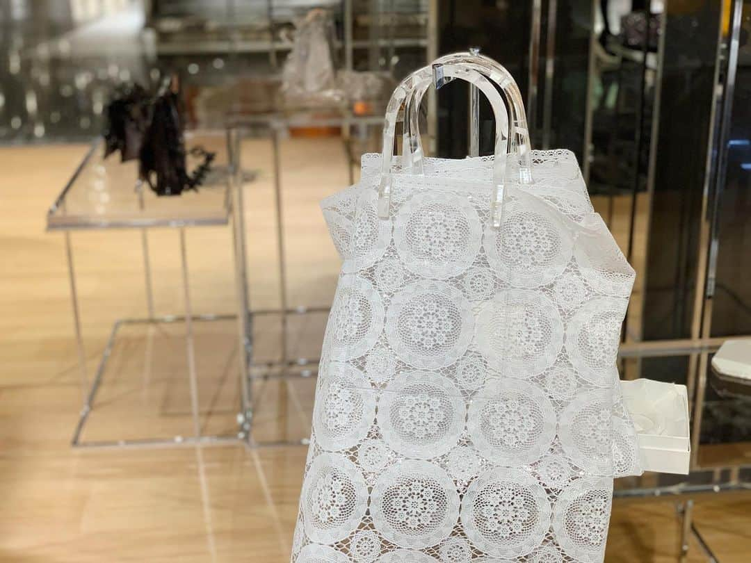 ISETAN PARK netさんのインスタグラム写真 - (ISETAN PARK netInstagram)「伊勢丹限定多数！！﻿ ＜マメ＞"The Second Diary" 2019年秋冬コレクション✨先シーズンに続き、1日1日記、1写真、1デザインで構成されたデザイナー自身の日記を元に生み出された2019年秋冬コレクション。 ﻿ ＜Mame Kurogouchi＞ 2019 FALL WINTER COLLECTION "The Second Diary" 2019.8.28 wed - 9.3 tue﻿ 伊勢丹新宿店本館3階＝センターパーク/ザ・ステージ#3﻿ ﻿ @mamekurogouchi﻿ #mame #mamekurogouchi #fashion #19FW #2019fallwinter﻿ #マメ #ファッション #マメファッション #コレクションブランド #新宿 #伊勢丹 #新宿伊勢丹 #伊勢丹新宿店 #伊勢丹限定」8月30日 13時23分 - isetan_shinjuku