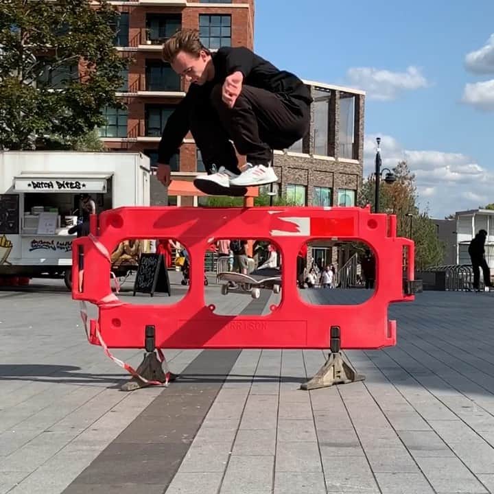 スラッシャーのインスタグラム：「🇬🇧 The @mikearnoldeluxe experience」