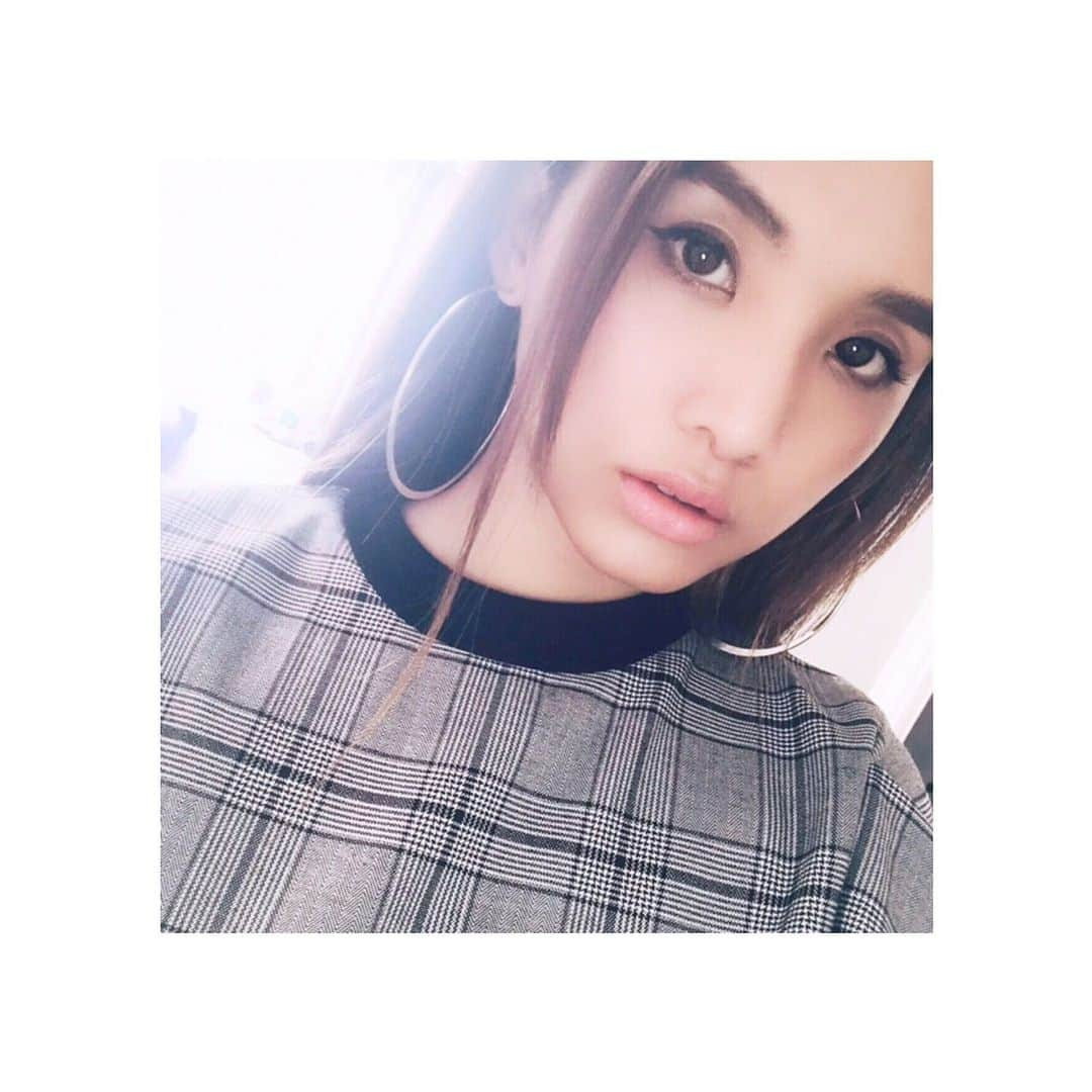 Beverlyさんのインスタグラム写真 - (BeverlyInstagram)「You’re fierce fighter 🙋🏽‍♀️ And also I love my makeup here. 😁 nude lippie and a winged eyeline combo is ❤️ #Beverly #ビバリー #make #clothes #inspiration #fashion #makeup #instagood #lip」8月30日 13時35分 - beverly_official_