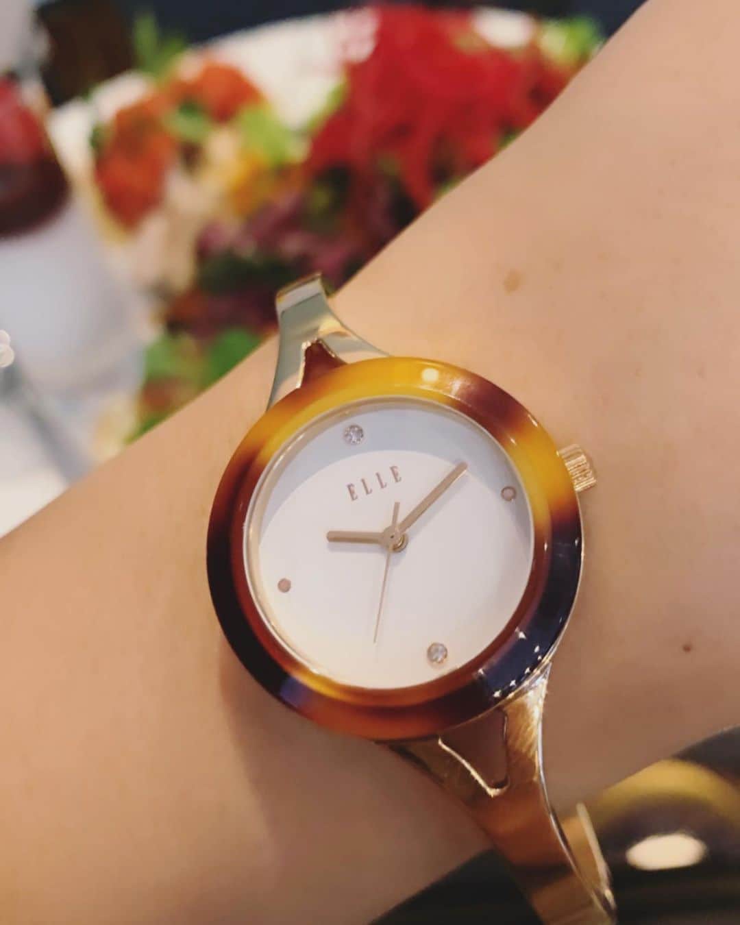 玖瑠実さんのインスタグラム写真 - (玖瑠実Instagram)「ELLE Watch🕰 新しいコレクション素敵でした☺︎この腕時計はフレームを変えることができたり😳遊び心もあってファッションに合わせて変えるのが楽しみ。#ELLE #ellewatches #parisiananywhere #エル #エルウォッチ #ELLEboutiquejapan #ELLEgirlpromotion」8月30日 13時51分 - kurumi_0125_