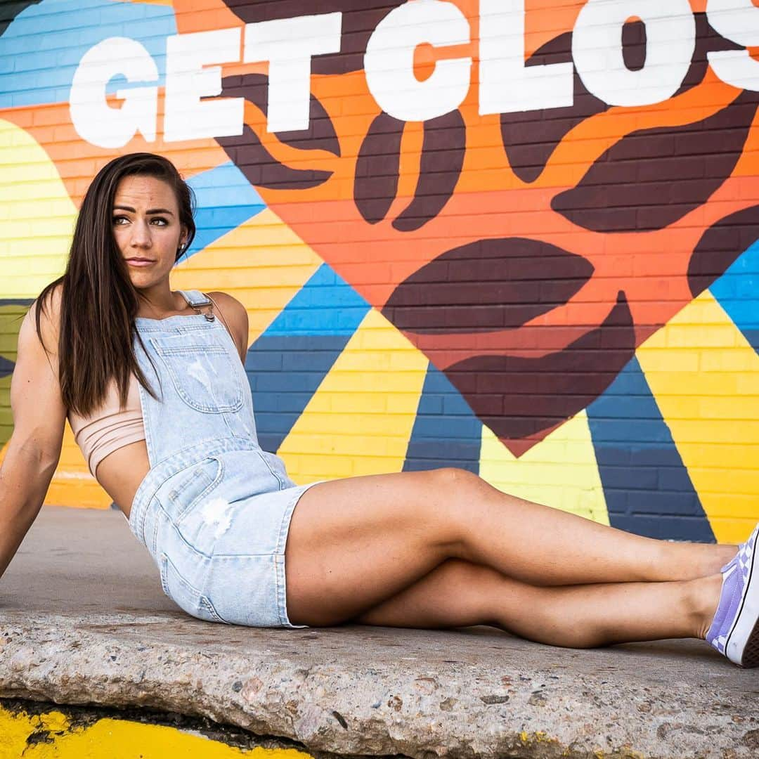 Camille Leblanc-Bazinetさんのインスタグラム写真 - (Camille Leblanc-BazinetInstagram)「💛💚💜💙Live it in color 💙💜💚💛 “  Today I encourage you to stop saying someday and start acting on what you want! “ Put your brave pants on and free yourself of one thing that is holding you back!  My mantra this year has been: 1 life !! This brought me to repel from a 400 feet cliff with my good friend @sashadigiulian ( I am no climber btw I wanted to die)  Drop from this insane roller coaster in Colorado spring call the terrodactyle 4 times in a row lol  Do a hot lap during the Montreal Grand Prix  Write 2 books: Jumpstart to health (30 days roadmap towards health) 90 days shoulder PREHAB rehab  Go on a team during the crossfit games (best decision ever)  Launch my online program @feroce_fitness_  Have hard conversation with my husband to have a better marriage  And so much more “  NOW understand this:  Each one of those thing TERRIFIED me!!! I got nauseous, doubted myself every second of the way, got so scared of rejection and failure but at the end of the day the idea of regretting not doing enough to help or living enough has been keeping me focus and on my toes!!! “  It’s never too soon or too late to start and the only person allowed to judge you is yourself! Make that person proud cause it’s the only one you have to live with forever  #ferocefitness」8月30日 14時00分 - camillelbaz