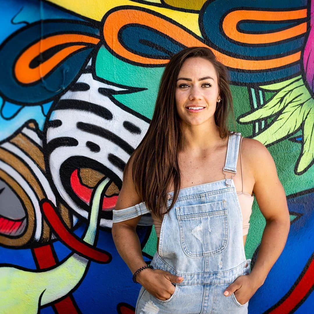 Camille Leblanc-Bazinetさんのインスタグラム写真 - (Camille Leblanc-BazinetInstagram)「💛💚💜💙Live it in color 💙💜💚💛 “  Today I encourage you to stop saying someday and start acting on what you want! “ Put your brave pants on and free yourself of one thing that is holding you back!  My mantra this year has been: 1 life !! This brought me to repel from a 400 feet cliff with my good friend @sashadigiulian ( I am no climber btw I wanted to die)  Drop from this insane roller coaster in Colorado spring call the terrodactyle 4 times in a row lol  Do a hot lap during the Montreal Grand Prix  Write 2 books: Jumpstart to health (30 days roadmap towards health) 90 days shoulder PREHAB rehab  Go on a team during the crossfit games (best decision ever)  Launch my online program @feroce_fitness_  Have hard conversation with my husband to have a better marriage  And so much more “  NOW understand this:  Each one of those thing TERRIFIED me!!! I got nauseous, doubted myself every second of the way, got so scared of rejection and failure but at the end of the day the idea of regretting not doing enough to help or living enough has been keeping me focus and on my toes!!! “  It’s never too soon or too late to start and the only person allowed to judge you is yourself! Make that person proud cause it’s the only one you have to live with forever  #ferocefitness」8月30日 14時00分 - camillelbaz