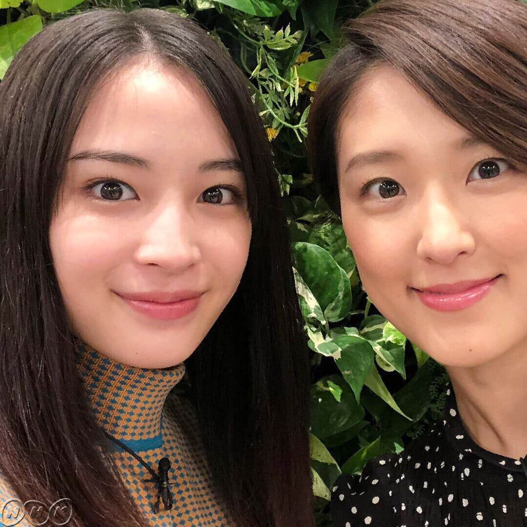 あさイチさんのインスタグラム写真 - (あさイチInstagram)「おうみです。なっちゃんこと、広瀬すずさんが来てくださいました✨✨ち、近い...緊張！ 先日特番でもご一緒しましたが、朝ドラ終盤で疲れもたまっているのかと思いきや、とっても元気でびっくりしました！ 内村さんの最終回のナレーションは、どんな言葉なんでしょう。 #広瀬すず さん #プレミアムトーク #なつぞら @natsuzora_nhk  #私も写ろうと思ったがやめておいた #近江友里恵 アナ #nhk #あさイチ #8時15分から」8月30日 14時08分 - nhk_asaichi