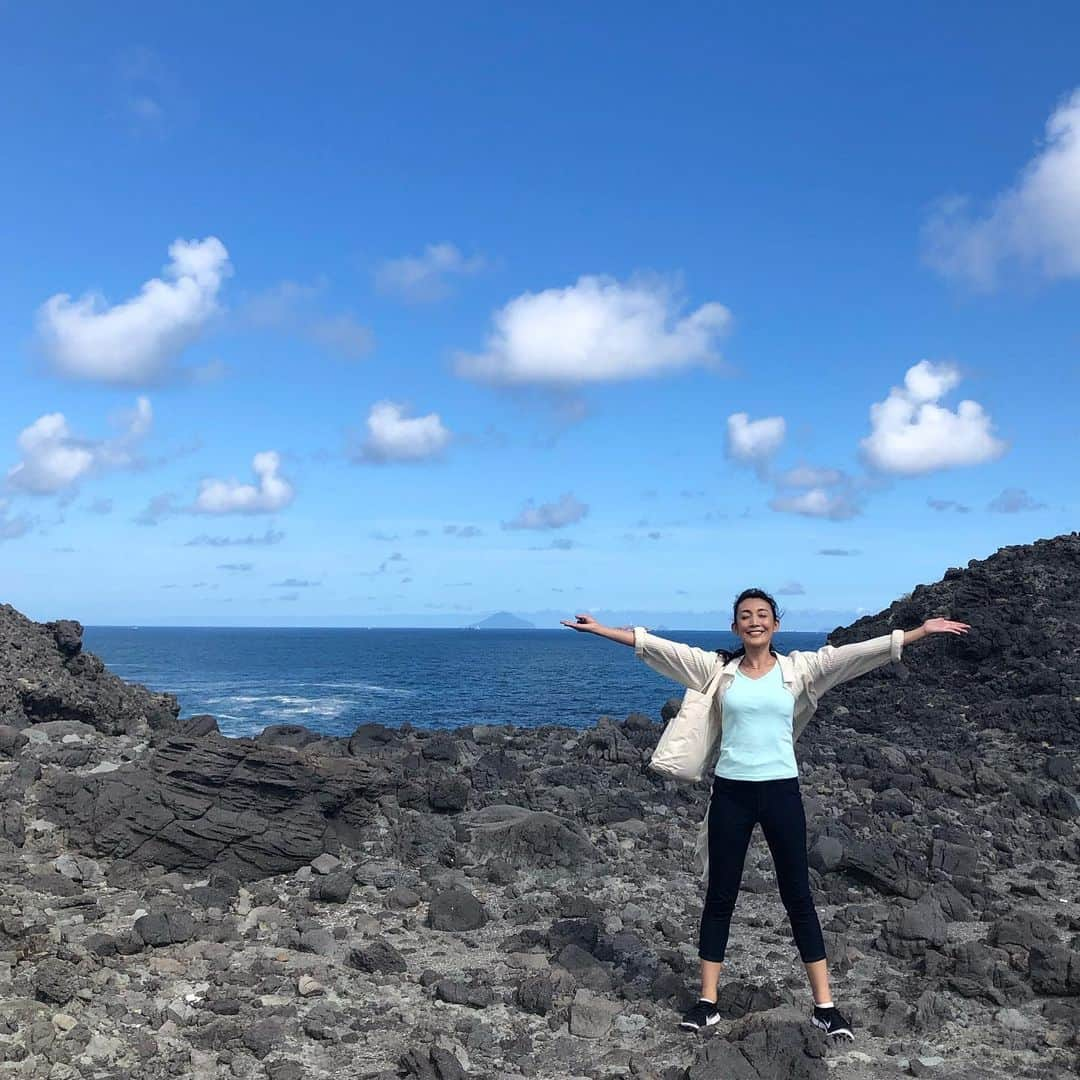 田中美里さんのインスタグラム写真 - (田中美里Instagram)「いよいよ、はつみも断崖へ。 崖っぷちですよ！どこもかしこも！！ 明日、深夜11時40分、是非観てくださいね。  #それぞれの断崖  #東海テレビ #フジテレビ系 #どうなっちゃうの  #オフショット」8月30日 14時09分 - misatotanaka77