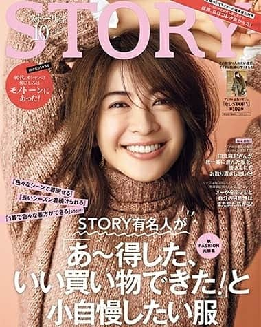 ロディアル Rodial Japanさんのインスタグラム写真 - (ロディアル Rodial JapanInstagram)「【STORY 10月号】肌のスーパーキレイな人のスキンケアの順番を、確認させてください（P.209）にVIT C ブースタードロップスが紹介されました﻿ ﻿ @story_love40﻿ ﻿ ﻿ ビタミンCを6%配合した、新世代型美容液が新発売！😍😍😍ロンドン発のスキンケアブランド＜ロディアル＞より、お肌にハリ・ツヤを与え、お肌のキメを整える、お手持ちのスキンケアのファーストステップとしてお使いいただきたい、「ＶＩＴ　Ｃ　ブースタードロップス（美容液）」が新発売！お肌にハリ・ツヤを与え、お肌のキメを整える、お手持ちのスキンケアのファーストステップとしてお使いいただきたい美容液です。💋💋💋﻿ もちろん美容液単体としてもご使用いただけます。世界中から注目を集める美容成分で、ビタミンＣ誘導体であるアスコルビルグルコシドを６％配合し、お肌にハリ・ツヤ・潤いを与えます。👌👌すっきりとした柑橘系の香りや、さっぱりとした使用感もポイントです。是非お試しください！😘😘😘 Add an invigorating boost of brightness into your skincare routine with the﻿ all new #Rodial Vit C Booster Drops. With its 6% Vit C complex, it's a powerful antioxidant﻿ concentrate proven to boost skin's radiance and luminosity for a youthful,﻿ refreshed appearance. Perfect for those makeup-free days this summer.😍😍😍﻿ ﻿ #rodial #vitc #skincare#vitaminc #bbloggers #tagforlikes#followme #ロディアル #スキンケア#ＶＩＴＣ #オレンジ #ラグジュアリー #ビタミンＣ #輝き #大人気 #新商品 #夏#日焼け後#美容液 #高濃度#ホワイトニング#美白#コスメ #ロンドン#海外セレブ #ツヤ#フォロー」8月30日 14時11分 - rodialjp