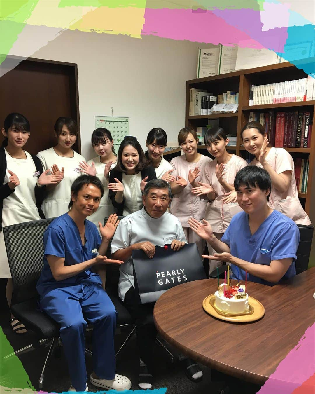 高須クリニック名古屋院さんのインスタグラム写真 - (高須クリニック名古屋院Instagram)「本日は、🧁Dr.服部の誕生日🎂です👏👏 ななんとDr.服部は、本日で70歳になります❗️ 先生いつまでもお元気で、長生きしてくださいね💕 ・ 先日早めにDr.服部の出勤日の時に院長・Dr.佐野とスタッフみんなでお祝いをしました🎉 ・ 先生への誕生日プレゼントは、毎年恒例のゴルフウエアです🏌️‍♂️✨ Dr.服部の趣味はゴルフで、月に10回ほどもゴルフしているそうですよ❗️笑 元気いっぱいのDr.服部でございます😎✨ ・ 動画も撮ってありますので、近々のインスタに載せる予定です✨ぜひチェックしてみてね🤗💕 名古屋院のスタッフブログでも紹介してありますので、そちらにもチェックしてみてくださいね🤗💕 ・ ・ 【ご予約・お問い合わせ】 ☎️ 052-564-1187 📩 nagoya@takasu.co.jp 📱 @takasuclinic_nagoya ↑インスタのプロフィール画面からも直接コンタクトが取れます📲 【名古屋院ドクターのアカウント】 幹弥先生📱 @takasumikiya 英津子先生📱 @etsuko_takasu 服部先生📖 https://ameblo.jp/drhattori/ 森本先生📱 @takasuclinic_dr.morimoto 湯田先生📱 @takasu.dr.yuda 佐野先生📱 @takasuclinic_dr.sano ・ #高須クリニック名古屋院 #高須クリニック #高須幹弥 #高須英津子 #美容整形 #整形したい #ニキビ・ニキビ跡 #たるみ #しみ #シワ #リフトアップ #レーザー治療 #名古屋 #二重整形 #鼻整形 #美容好きな人と繋がりたい #可愛くなりたい #綺麗になりたい #綺麗になりたい人と繋がりたい #プチ整形 #整容手术 #微整 #变美 #双眼皮手术 #隆鼻术 #誕生日回 #ケーキ #プレゼント」8月30日 14時12分 - takasuclinic_nagoya