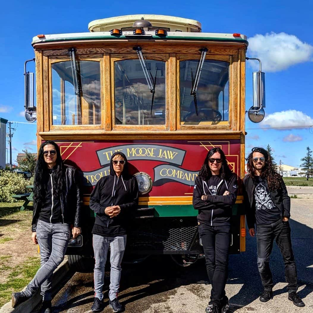 シェーン・ガラースさんのインスタグラム写真 - (シェーン・ガラースInstagram)「Today’s adventures took place @corychurko hometown of Moose Jaw, Saskatchewan. And what a fine place it is!👌 Havin’ a ballin’ time out here with these Canucker chaps. @toquerocks #moosejaw #neverenoughtour2019」8月30日 14時29分 - shanegaalaasofficial