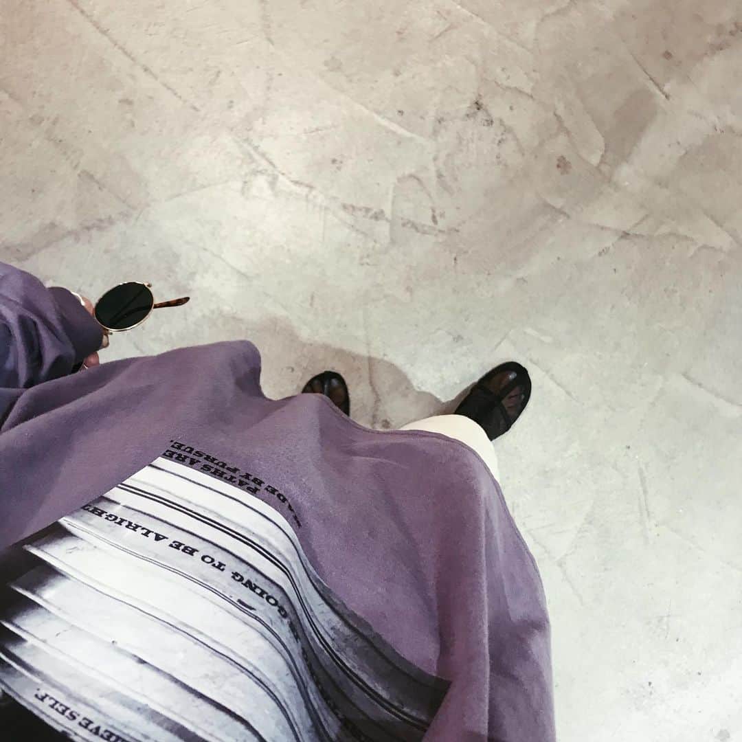 Eri Koyamaさんのインスタグラム写真 - (Eri KoyamaInstagram)「. 📸💜💜💜 買わない理由が見つかりませぬ。 . @ungrid_official  @ungrid_staffsnap #ungrid #shop_ungrid_eri #fashion #coordinate #153cm #limited #purple #graphicteeshirt #graphic」8月30日 14時37分 - 6ri___k