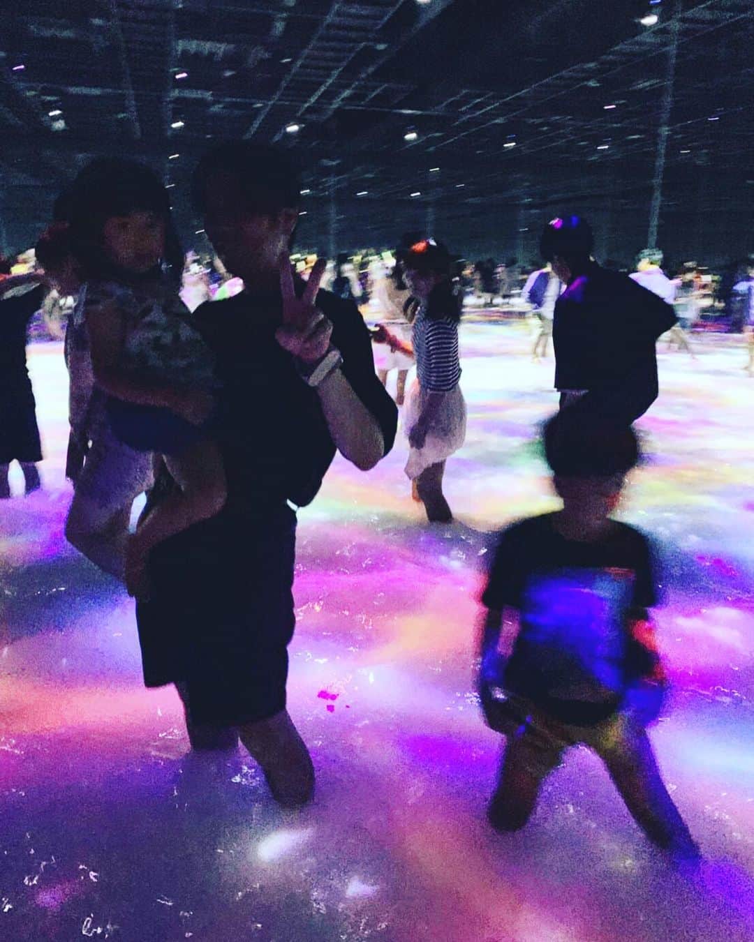 小川哲史のインスタグラム：「先週初めて行ってみました✨ @teamlab  #teamlabplanets」