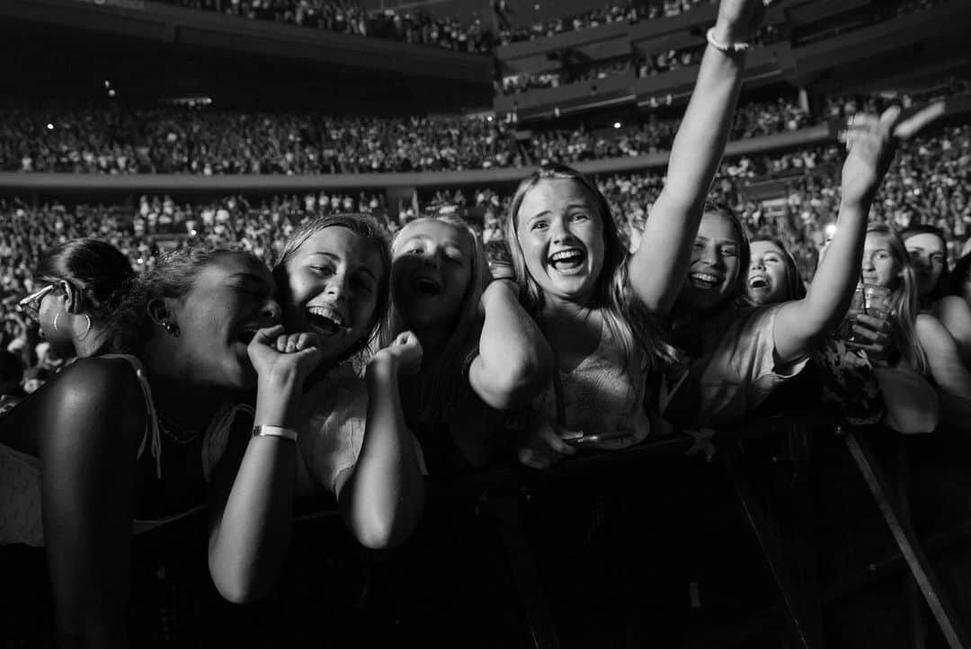 ジョー・ジョナスさんのインスタグラム写真 - (ジョー・ジョナスInstagram)「❤️❤️❤️ #happinessbeginstour」8月30日 15時27分 - joejonas