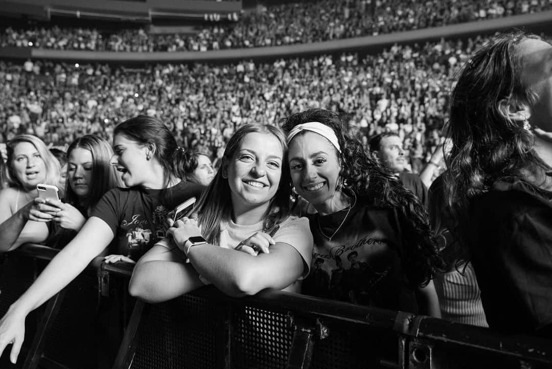 ジョー・ジョナスさんのインスタグラム写真 - (ジョー・ジョナスInstagram)「❤️❤️❤️ #happinessbeginstour」8月30日 15時27分 - joejonas