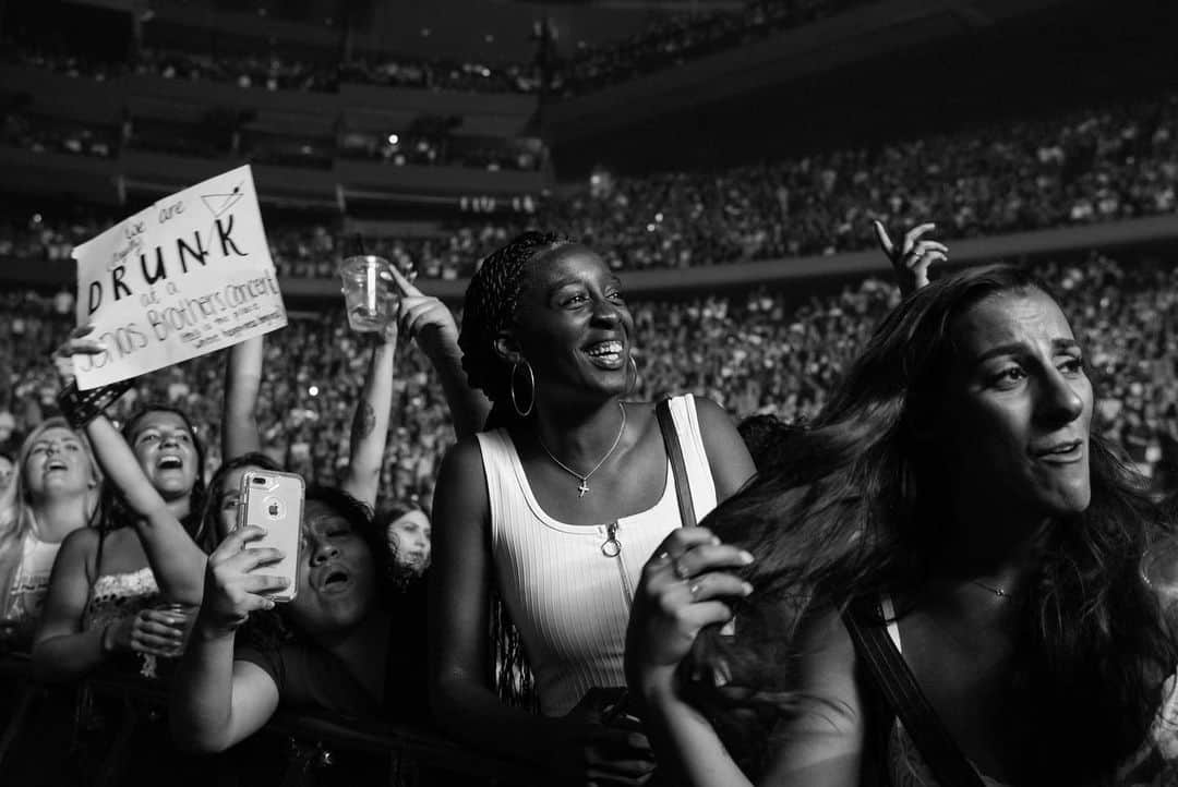 ジョー・ジョナスさんのインスタグラム写真 - (ジョー・ジョナスInstagram)「❤️❤️❤️ #happinessbeginstour」8月30日 15時27分 - joejonas