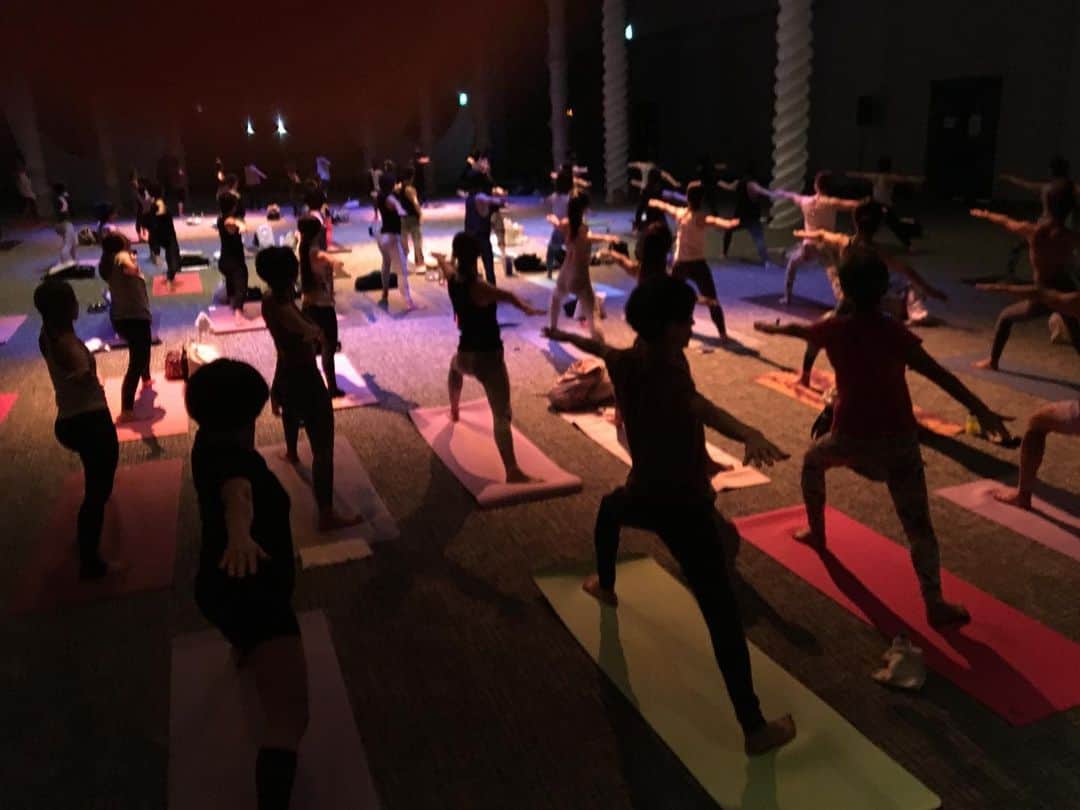 Ken Harakumaさんのインスタグラム写真 - (Ken HarakumaInstagram)「「YOGA JAPAN 2019 TOKYO SUMMER SESSION 」この夏も盛り上がりました！ 初のラジヨガ体操指導者講座や、音と映像のリアル&バーチャルヨガの融合で異次元的スピリチュアル体験クラス、アーユルヴェーダ講座、ヨギーズフードマイスターの食とヨガ、フィジカルトレー二ングはフルボディ ゴムバンドトレーニングなど、他のヨガイベントでは体験出来ない新しヨガの世界が盛りだくさん広がっています！ 次回をお楽しみに！ @yogajapan.jp  @emi_renata  @angelamakivernon  @wakanozawa  @rinauchiyama_official  @ricoikeda_official  @matsumoto_rio1022  @international_yoga_center  #yoga ＃yogajapan#ヨガジャパン2019 #ケンハラクマ #ヨガ #瞑想」8月30日 15時22分 - kenharakuma