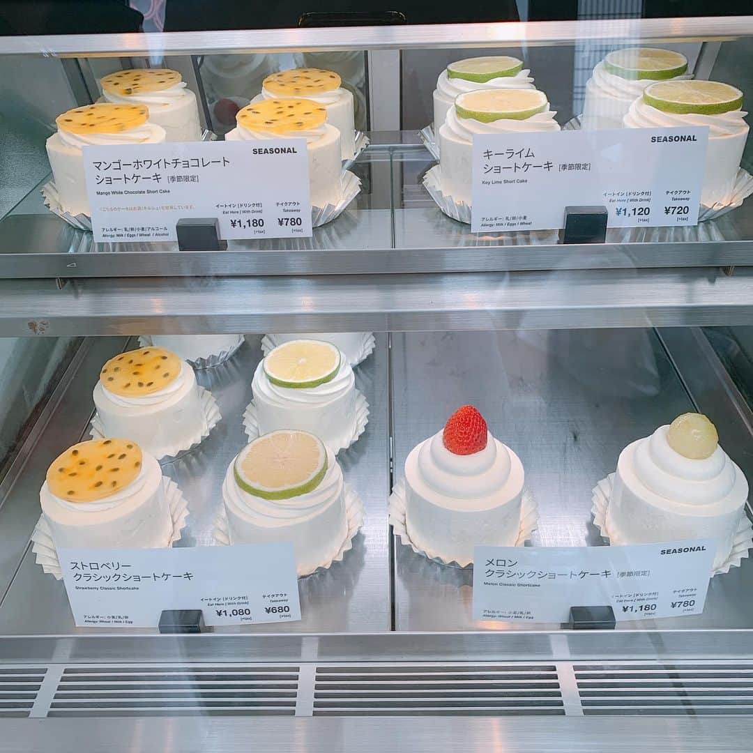 武田るいさんのインスタグラム写真 - (武田るいInstagram)「青山cafe💙PARIYA💗👧💗 デリを3種類ほどchoice🍽 自分で好きなもの選べるって嬉しい✨ レモネード🍋も美味しかったな💗 cakeはさっぱりめで普通だったけど見た目が可愛い〜🎀🎗いつもすぐ売り切れちゃうみたい🍓 こんどはジェラート食べたいな🍨 土日のlunchは行列だったよ🥺 #cafe #coffee #lemonade #lunch #cake #sweets #青山 #tokyo #東京カフェ」8月30日 15時26分 - rui_1002