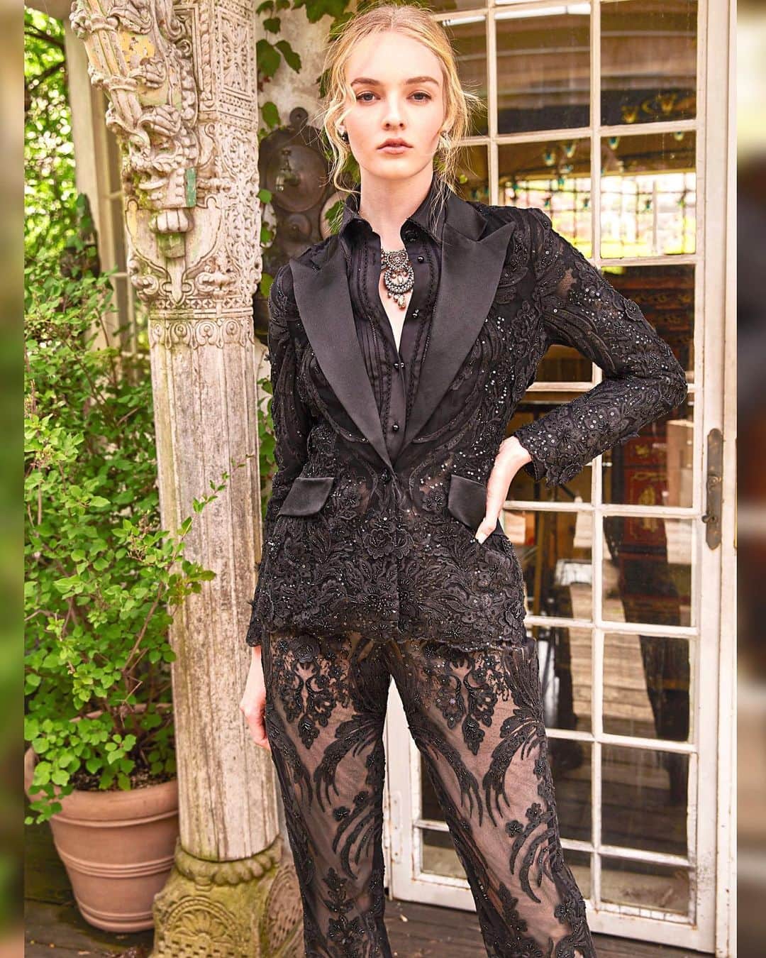 Marchesaさんのインスタグラム写真 - (MarchesaInstagram)「Tailored beaded lace tuxedo jacket paired with beaded lace drainpipe tuxedo pant with crocheted lace trim inserts and flower button from the new Marchesa Daywear collection. #marchesa #marchesadaywear」8月31日 2時28分 - marchesafashion