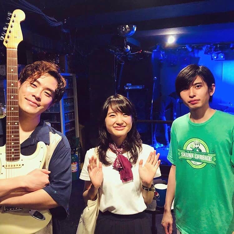 のインスタグラム：「9/3、うたかたイン・ザ・ムードにご出演いただくお二人の、バンドのライブにおじゃましてきました💐 もうーたのしみ！わたしが一番たのしみ！笑 きっと素敵な夜になります🌛 お越しください〜！ 中野ミホの「うたかたイン・ザ・ムード」vol.3  2019年9月3日(火)  新宿レッドクロス  open 18:30/start 19:00  adv 2,500/door 3,000 (別途1D¥600) [出演]  中野ミホ (Drop’s)  中村ガク (THE FOREVERS) 澤亮良(からくりごっこ)  #うたムー」