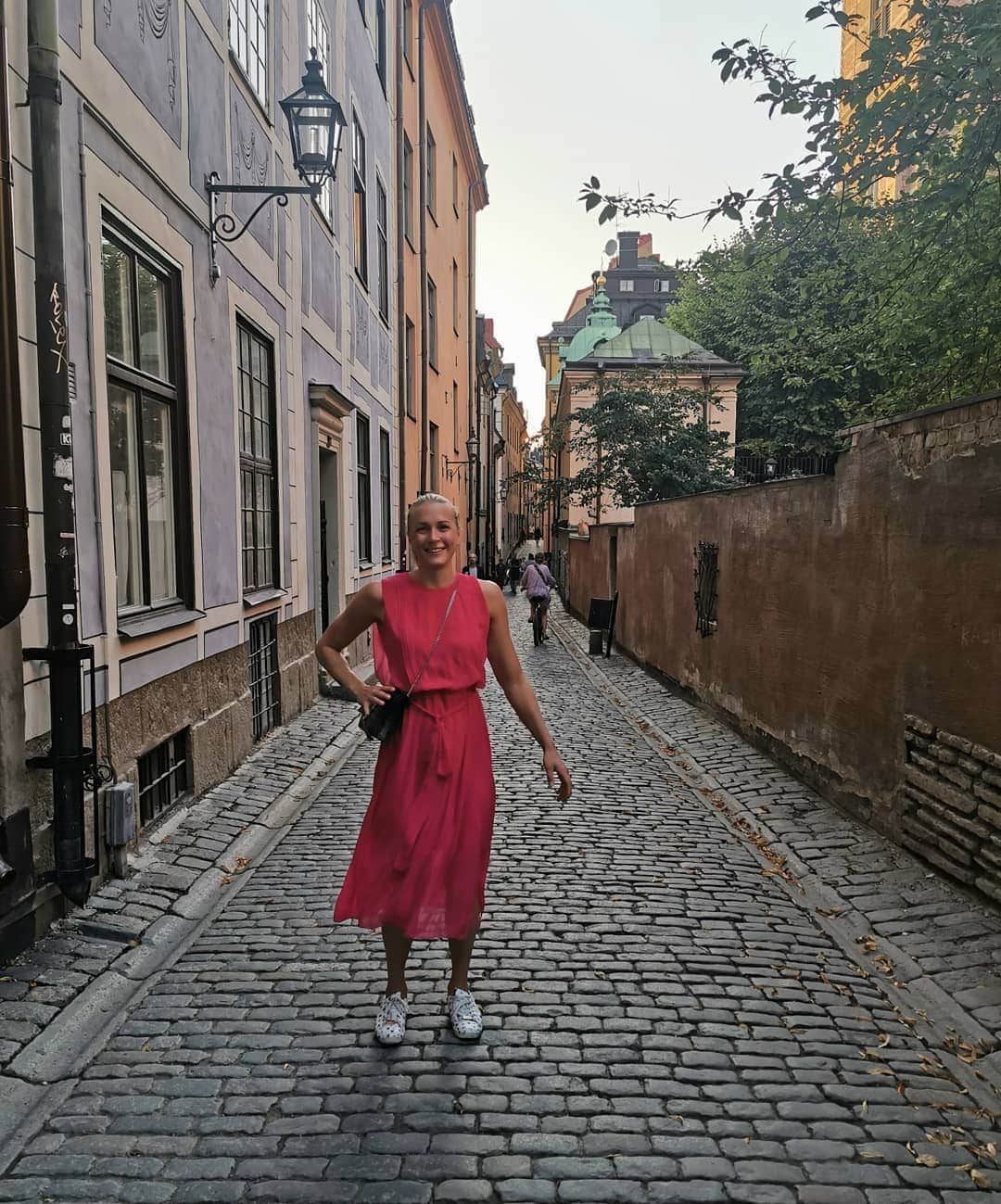 サラ・ショーストレムさんのインスタグラム写真 - (サラ・ショーストレムInstagram)「Showing @georgiabdavies around in Stockholm this week. We have been to The old town, Skansen, Drottningholm and maybe every restaurant and cafe in Stockholm City 😜🇸🇪✌🏼 #sightseeing #stockholm #sweden #food」8月31日 1時12分 - sarahsjostrom